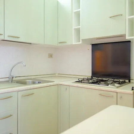 34 Di Pescoluse Apartment *